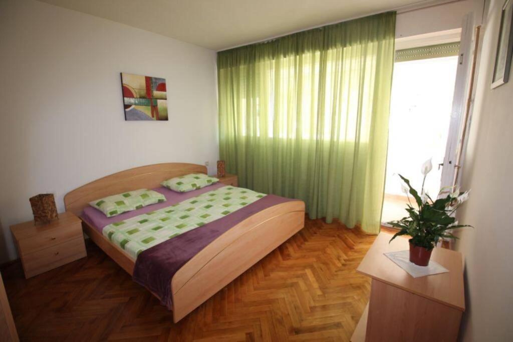 Old City/Beach 13 Minutes Away, Parking, For 4 Сплит Екстериор снимка